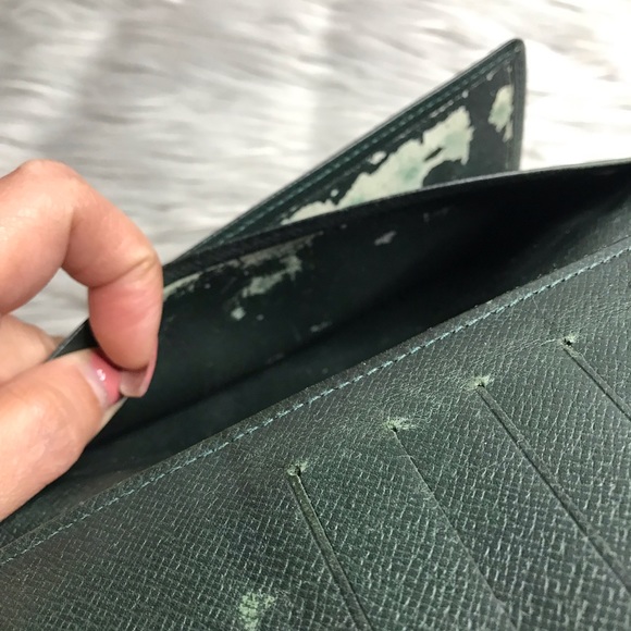 AUTH Louis Vuitton Taiga Green Checkbook Wallet - Picture 7 of 8